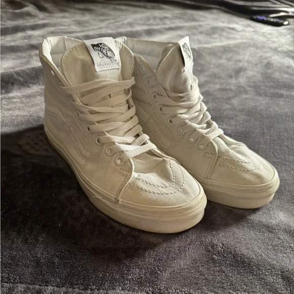 VANS - Picture 1 of 6